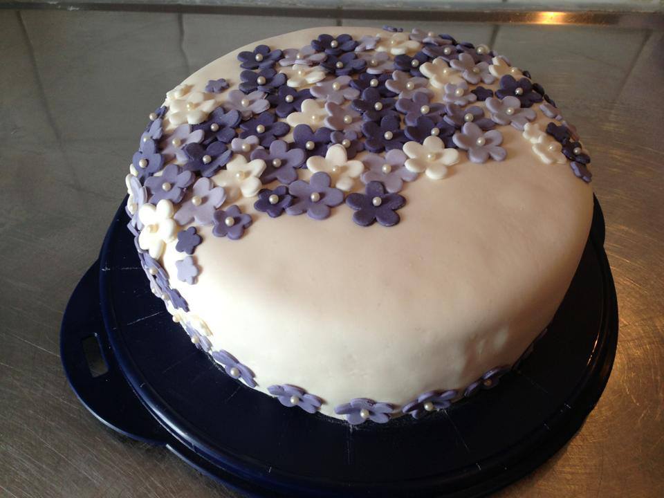 purple-omcre-cake
